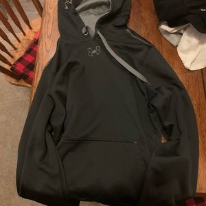 Black under armour men’s hoodie